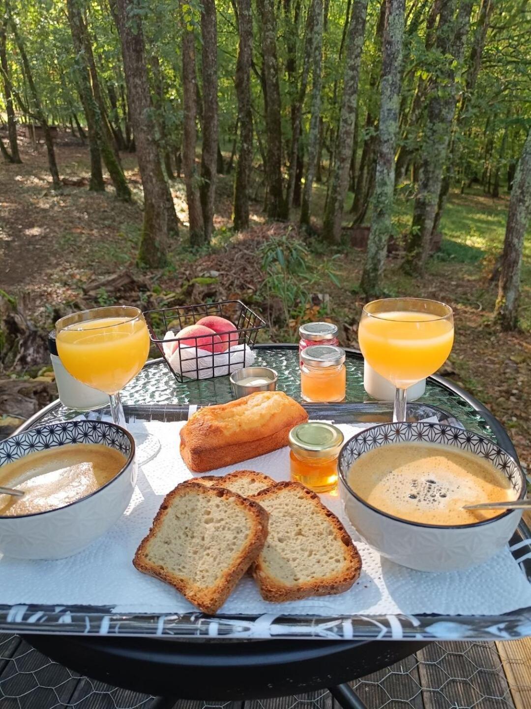 Le Gite De La Cabane De L'Oiseau Couze-et-Saint-Front Eksteriør billede