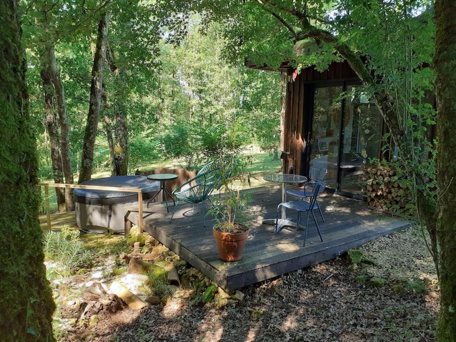Le Gite De La Cabane De L'Oiseau Couze-et-Saint-Front Eksteriør billede